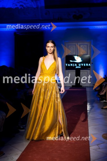 Mesec mode v muzeju, modna revija