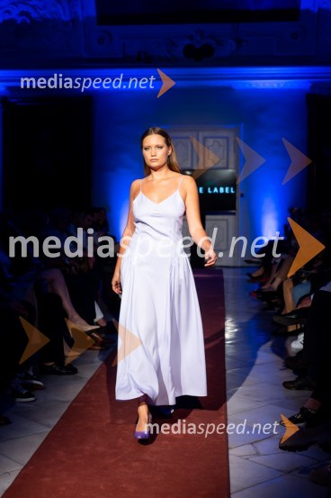 Mesec mode v muzeju, modna revija