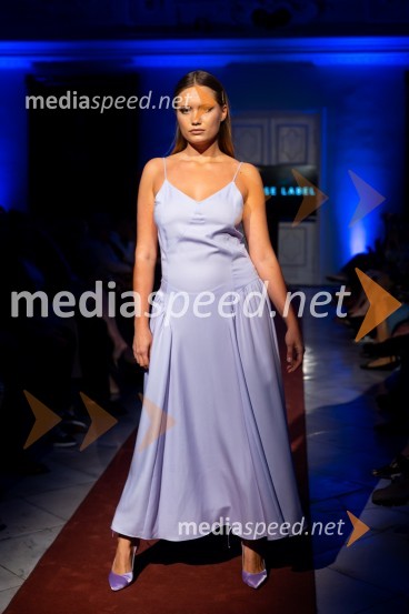 Mesec mode v muzeju, modna revija