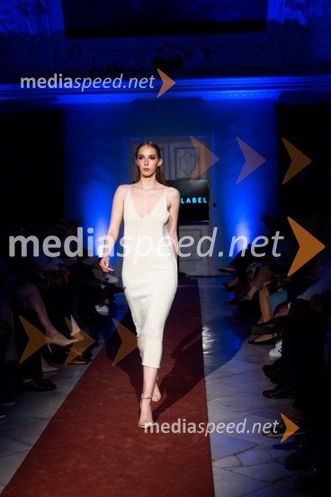 Mesec mode v muzeju, modna revija