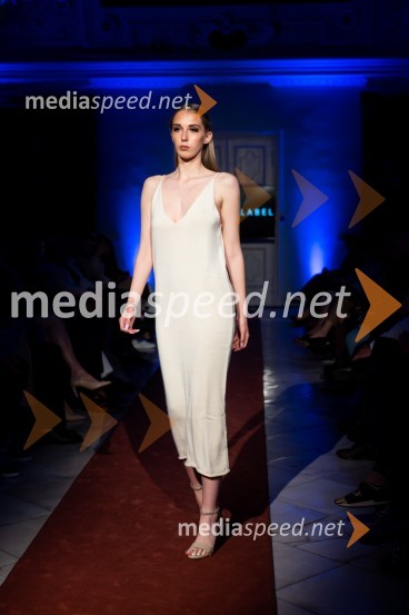 Mesec mode v muzeju, modna revija