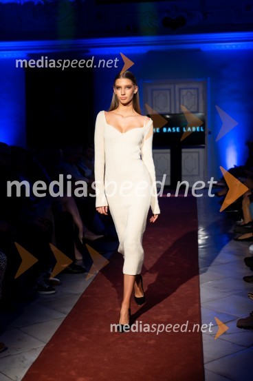 Mesec mode v muzeju, modna revija