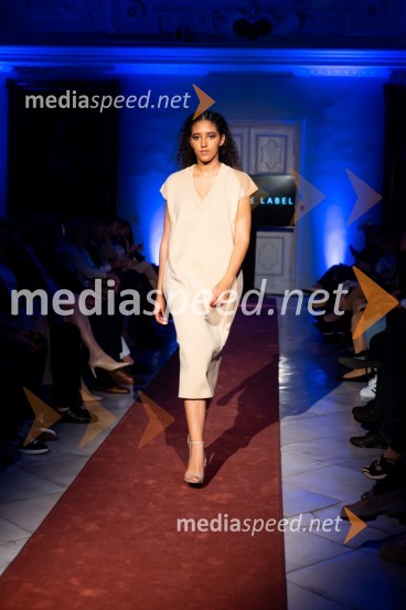 Mesec mode v muzeju, modna revija