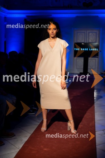 Mesec mode v muzeju, modna revija