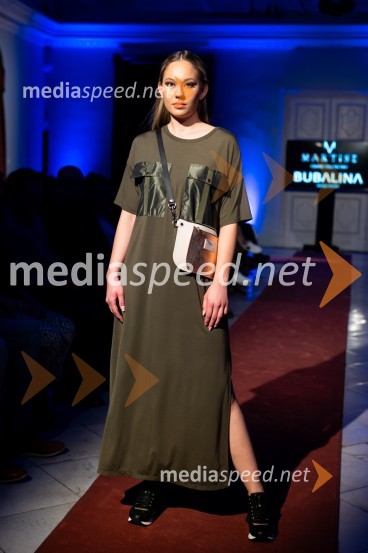 Mesec mode v muzeju, modna revija