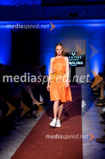 Mesec mode v muzeju, modna revija