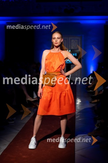 Mesec mode v muzeju, modna revija