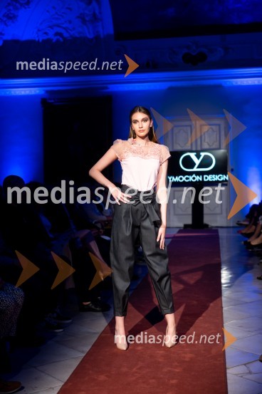 Mesec mode v muzeju, modna revija