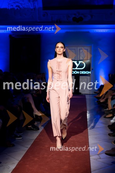 Mesec mode v muzeju, modna revija