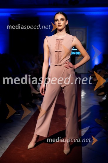 Mesec mode v muzeju, modna revija