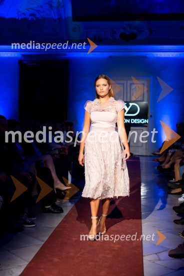 Mesec mode v muzeju, modna revija