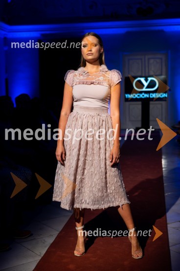 Mesec mode v muzeju, modna revija