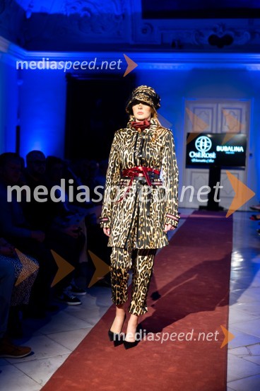 Mesec mode v muzeju, modna revija