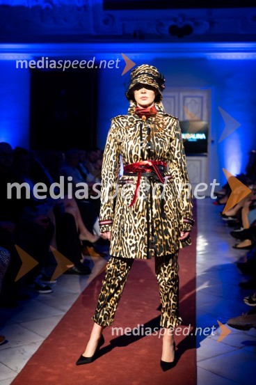 Mesec mode v muzeju, modna revija