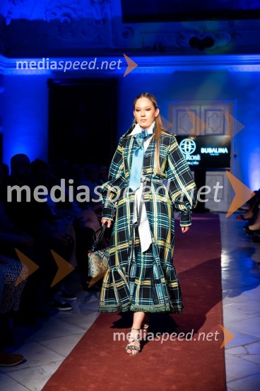 Mesec mode v muzeju, modna revija