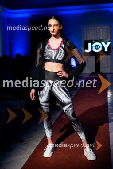 Mesec mode v muzeju, modna revija