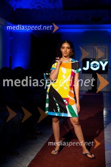 Mesec mode v muzeju, modna revija