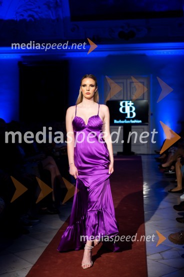 Mesec mode v muzeju, modna revija