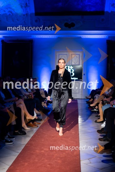 Mesec mode v muzeju, modna revija