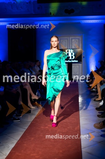 Mesec mode v muzeju, modna revija