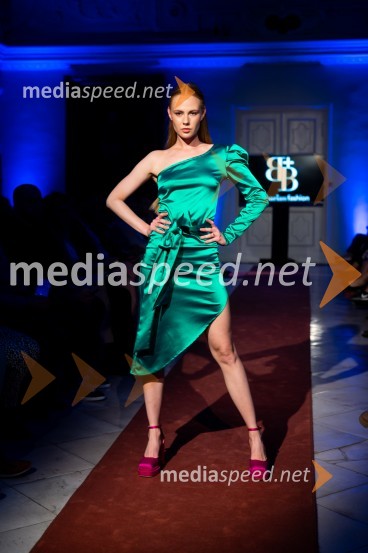 Mesec mode v muzeju, modna revija