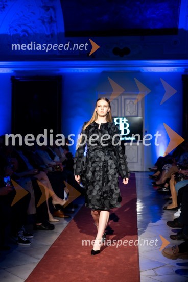 Mesec mode v muzeju, modna revija