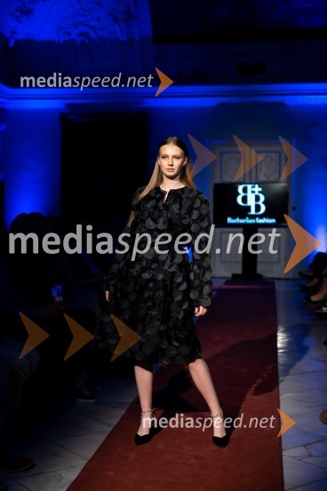 Mesec mode v muzeju, modna revija