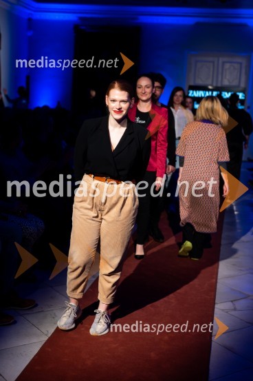 Mesec mode v muzeju, modna revija