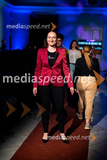 Mesec mode v muzeju, modna revija