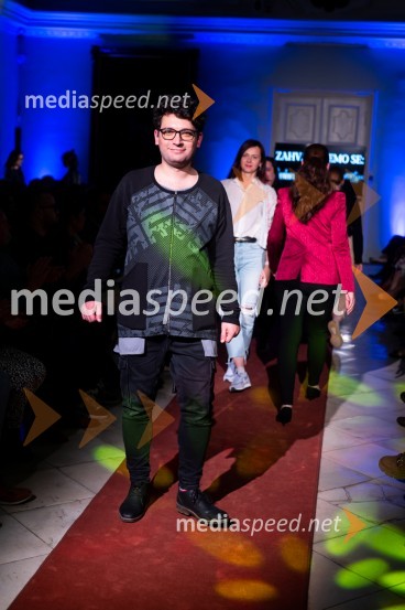 Mesec mode v muzeju, modna revija