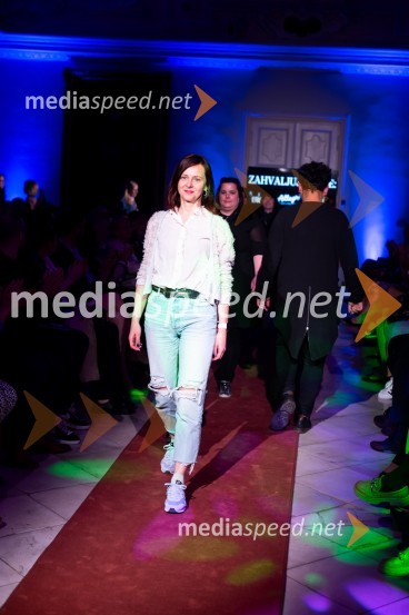 Mesec mode v muzeju, modna revija