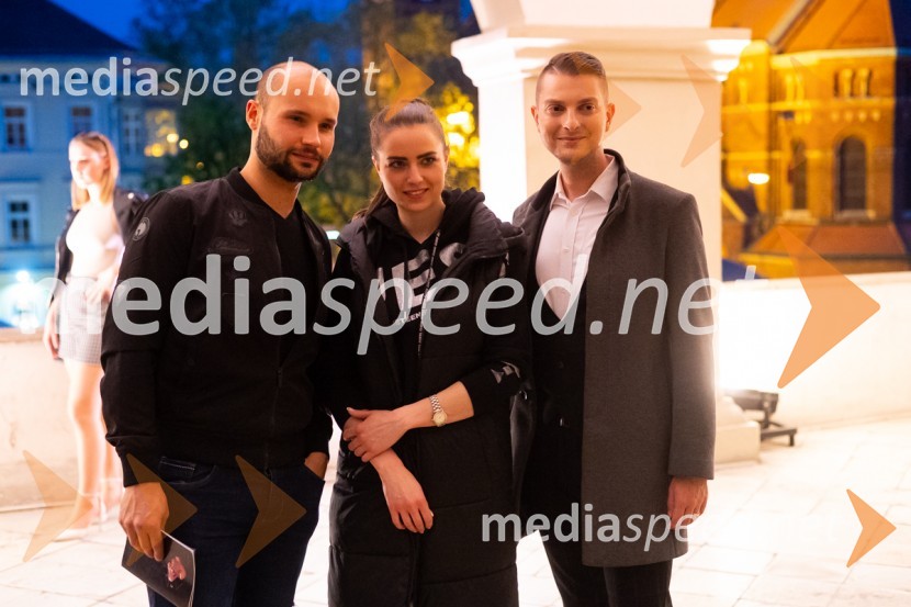  ... ;  ... ;  Damjan Murko, pevecMesec mode v muzeju, modna revija