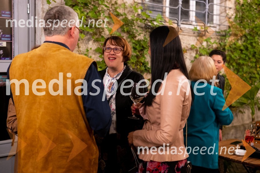  Lidija Divjak Mirnik, poslanka DZ Republike SlovenijeMesec mode v muzeju, modna revija