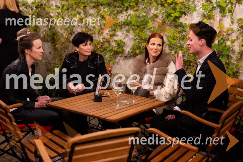 Mesec mode v muzeju, modna revija