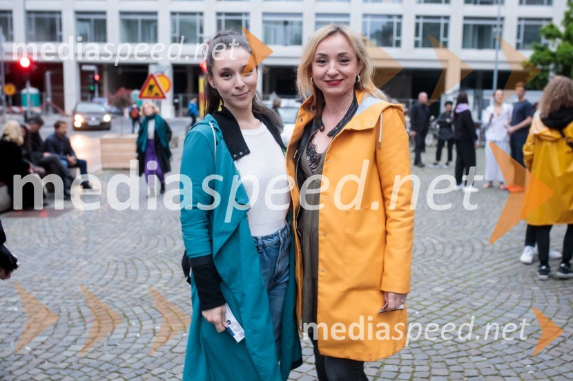  Nataša Keser, igralka;  Tina Dobnik, producentka MASKAMandićCirkus, premiera