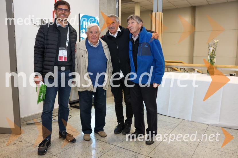  Matjaž Rakovec, predsednik Hokejske zveze Slovenije;  Milan Kučan, nekdanji predsednik Republike Slovenije;  Štefan Seme, nekdanji slovenski hokejist;  Geza  VogrinčičSlovenija - Madžarska, hokejska tekma, VIP