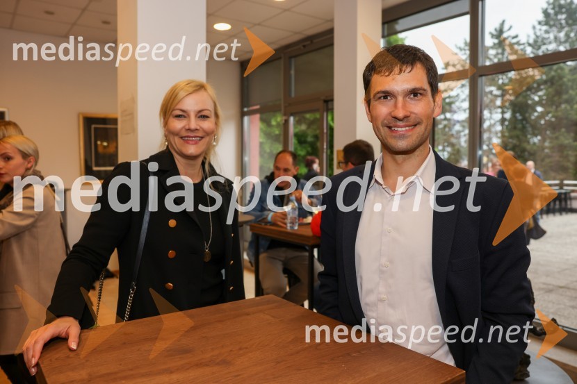  Minu Anamaria Gvardjančič, partner, Ketler & partnerji, member of Karanovič;  Igor AngelovskiSlovenija - Madžarska, hokejska tekma, VIP