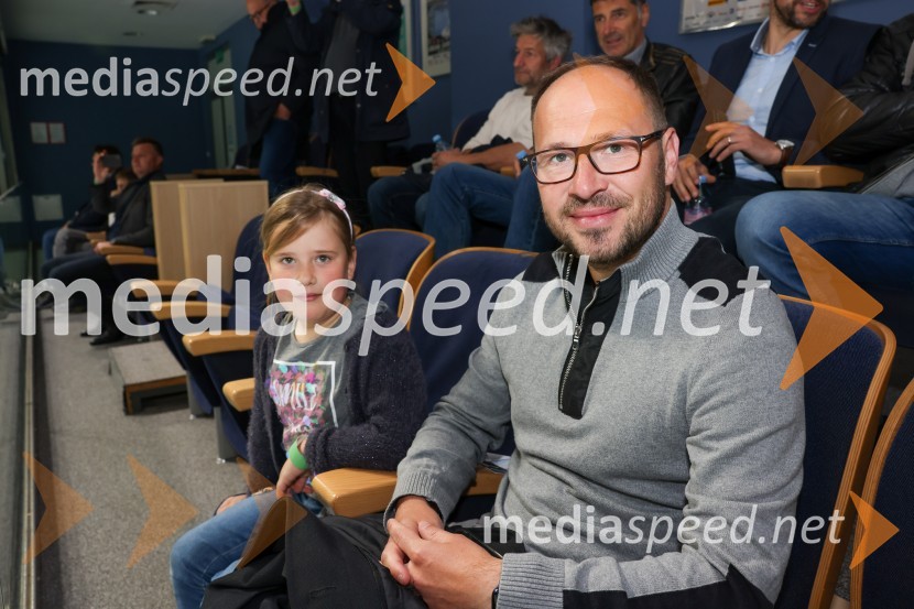  Ema Vrtovec;  Jernej Vrtovec, minister za infrastrukturoSlovenija - Madžarska, hokejska tekma, VIP