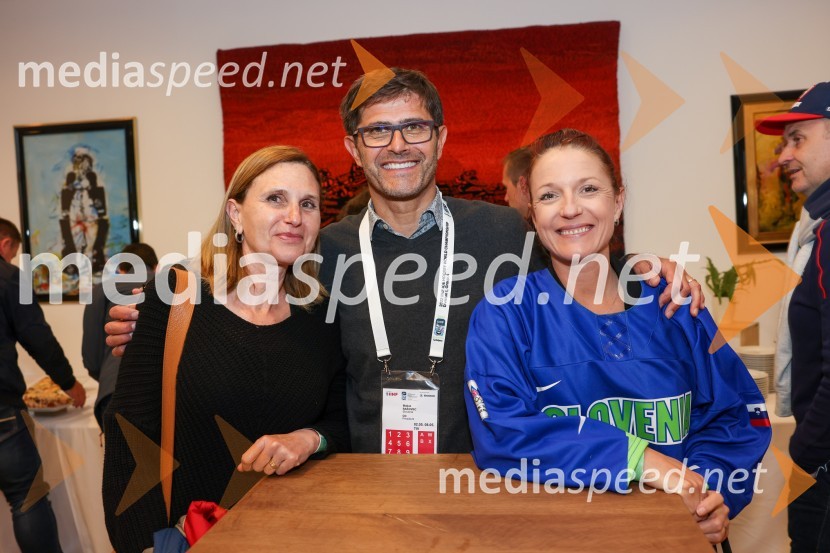  Mojca Prelesnik, informacijska pooblaščenka;  Matjaž Rakovec, predsednik Hokejske zveze Slovenije;  Urša Manček Rakovec, marketing, RTV SlovenijaSlovenija - Madžarska, hokejska tekma, VIP