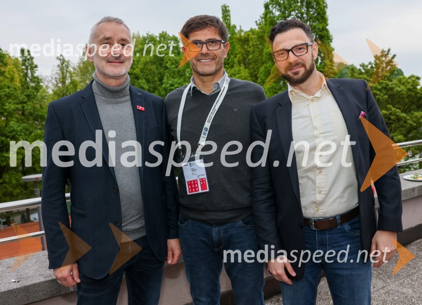  György Such, predsednik, Hokejska zveza Madžarske;  Matjaž Rakovec, predsednik Hokejske zveze Slovenije;  Andor Ferenc Dávid, madžarski veleposlanik v SlovenijiSlovenija - Madžarska, hokejska tekma, VIP