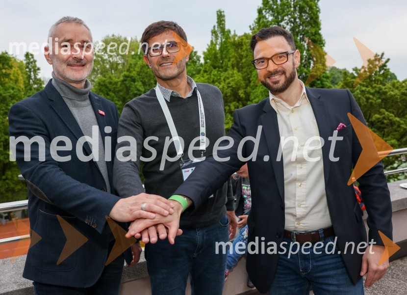  György Such, predsednik, Hokejska zveza Madžarske;  Matjaž Rakovec, predsednik Hokejske zveze Slovenije;  Andor Ferenc Dávid, madžarski veleposlanik v SlovenijiSlovenija - Madžarska, hokejska tekma, VIP