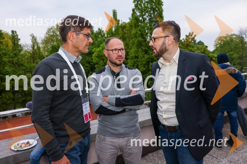  Matjaž Rakovec, predsednik Hokejske zveze Slovenije;  Jernej Vrtovec, minister za infrastrukturo;  Andor Ferenc Dávid, madžarski veleposlanik v SlovenijiSlovenija - Madžarska, hokejska tekma, VIP