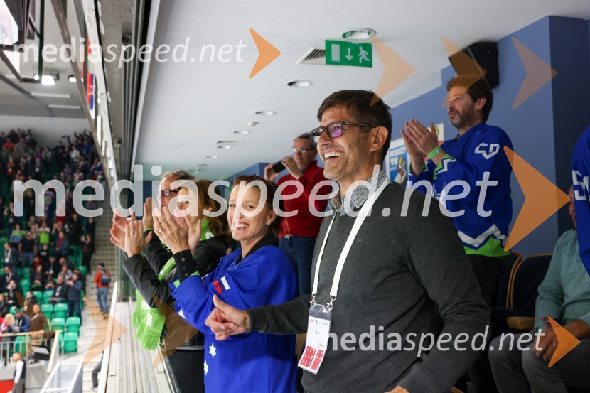  Urša Manček Rakovec, marketing, RTV Slovenija;  Matjaž Rakovec, predsednik Hokejske zveze SlovenijeSlovenija - Madžarska, hokejska tekma, VIP