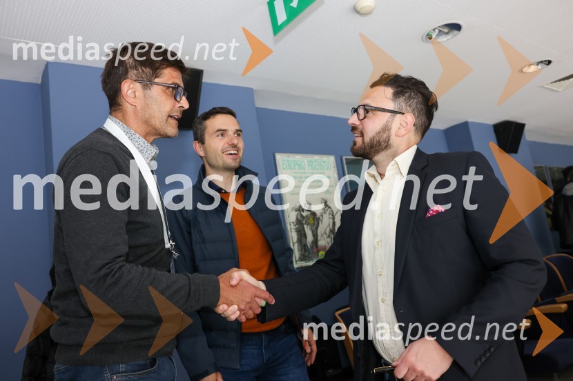  Matjaž Rakovec, predsednik Hokejske zveze Slovenije;  Matej Tonin, podpredsednik vlade in minister za obrambo;  Andor Ferenc Dávid, madžarski veleposlanik v SlovenijiSlovenija - Madžarska, hokejska tekma, VIP