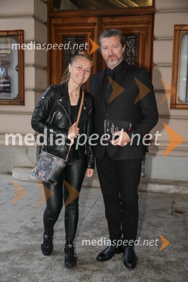  Darja Štravs Tisu, radijska voditeljica, glasbenica in fotografinja;  ... Dobrodelni svečani baletni koncert za mir