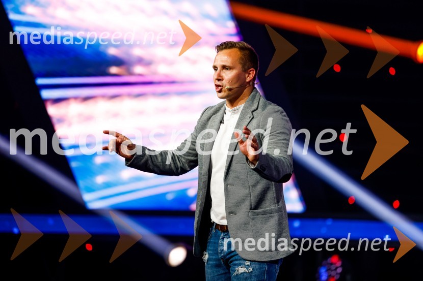 Znan obraz ima svoj glas, 8. oddaja