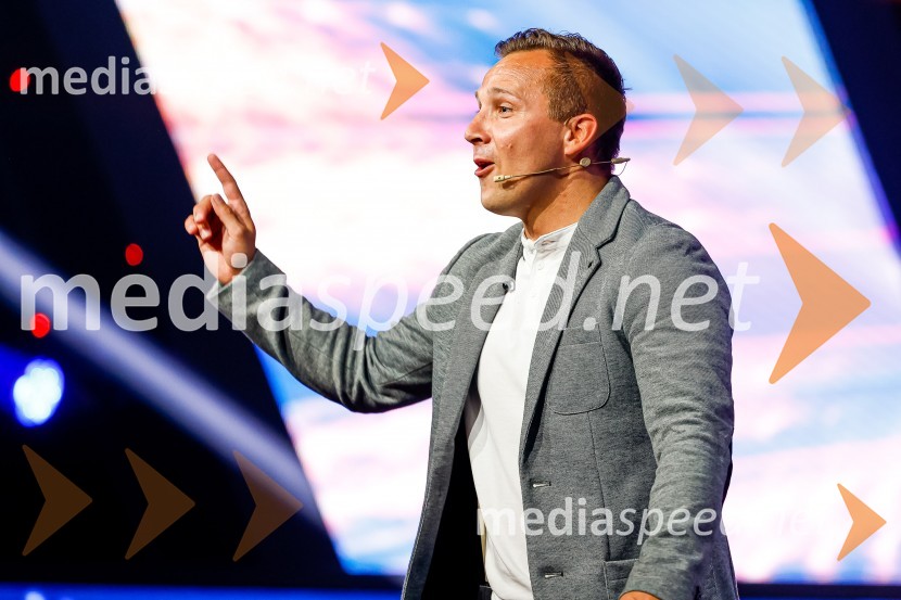 Znan obraz ima svoj glas, 8. oddaja