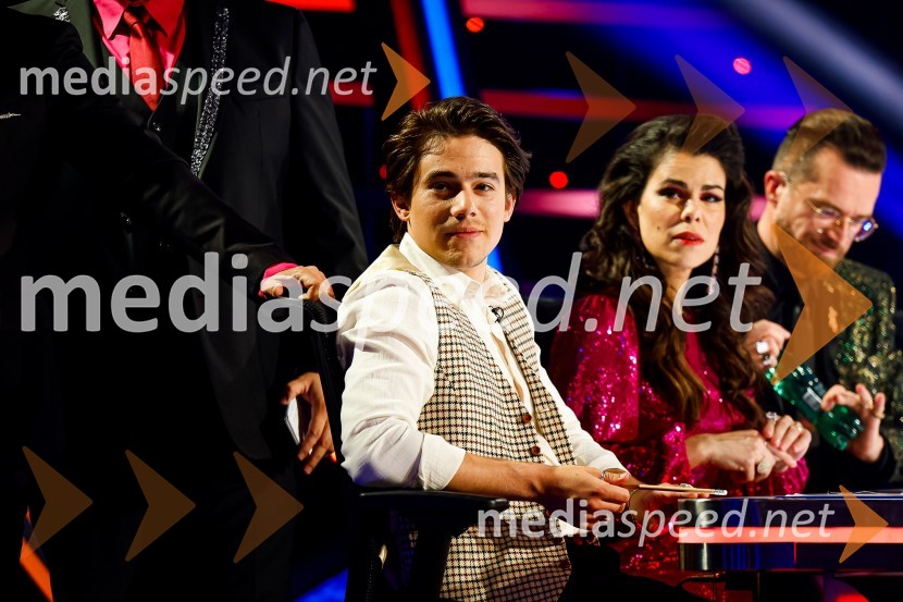  Bojan Cvjetićanin, Joker Out;  Ana Maria Mitić, stand up komičarka;  Andrej Škufca, štirikratni svetovni plesni prvak in plesni sodnikZnan obraz ima svoj glas, 8. oddaja