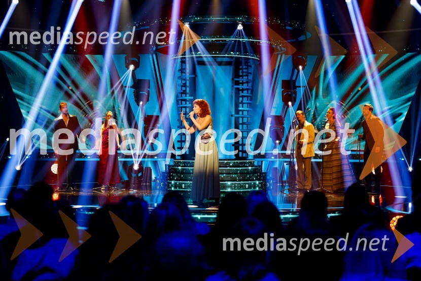  Martina Majerle, pevka;  ... Znan obraz ima svoj glas, 8. oddaja