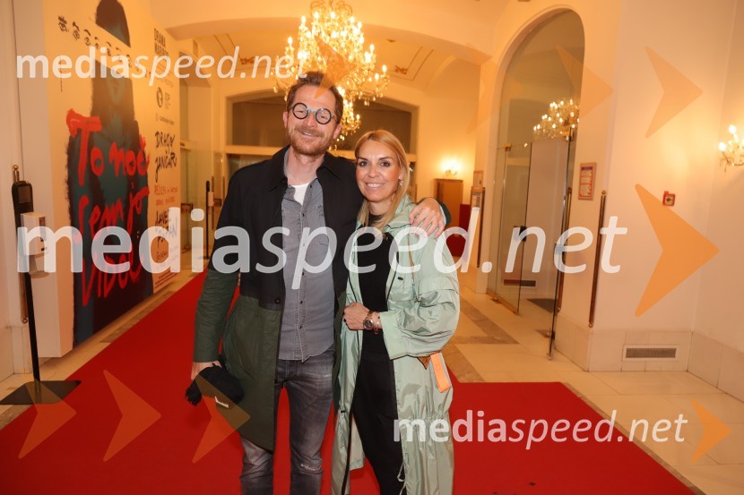  Miha  Miholič, arhitekt;  Ksenija Lešnik Miholič , DermicaNe ti meni Alice, premiera avtorskega projekta, SNG Maribor